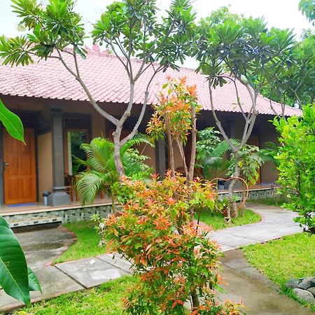 Asih Homestay ペムテラン エクステリア 写真