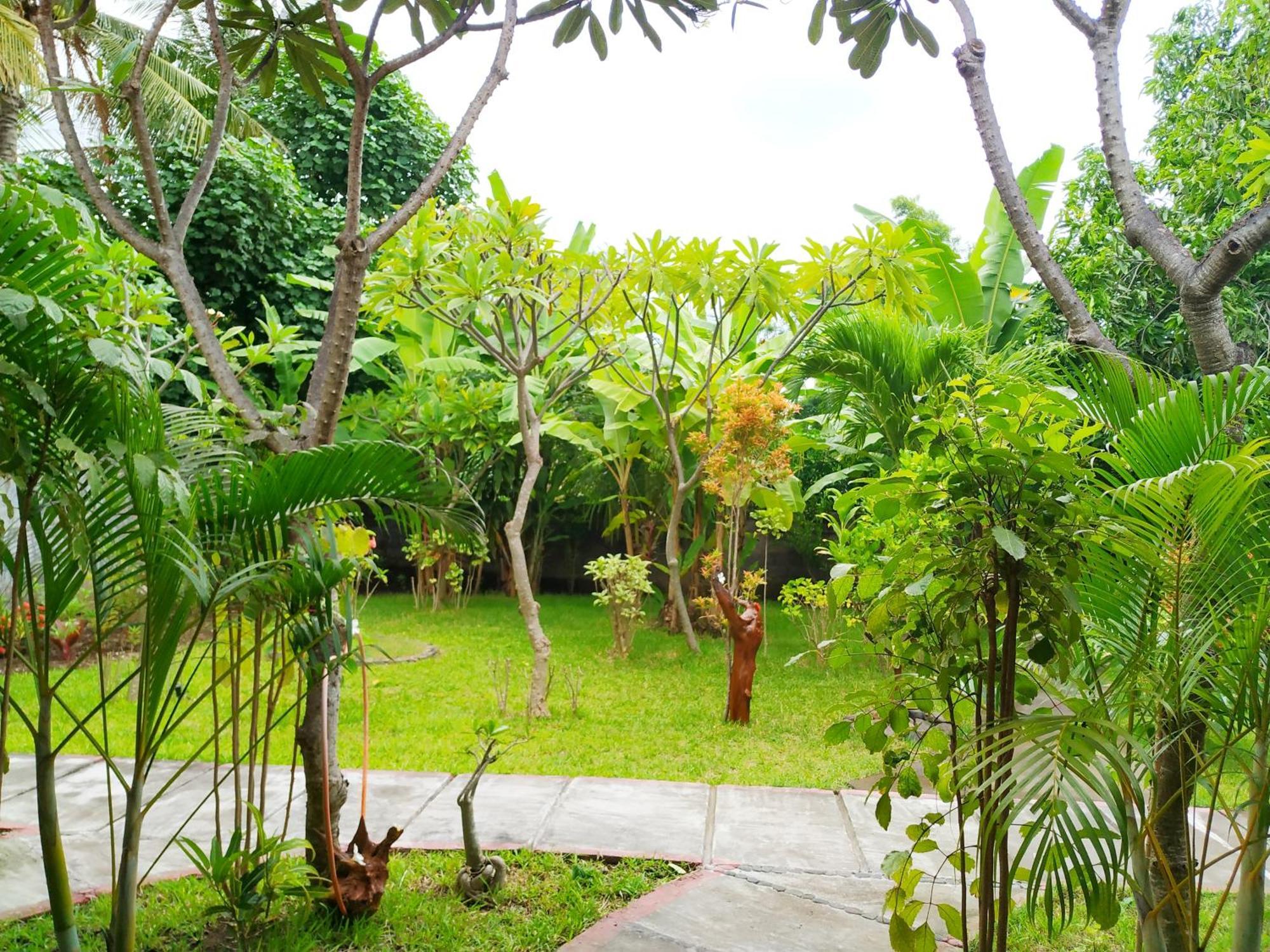 Asih Homestay ペムテラン エクステリア 写真