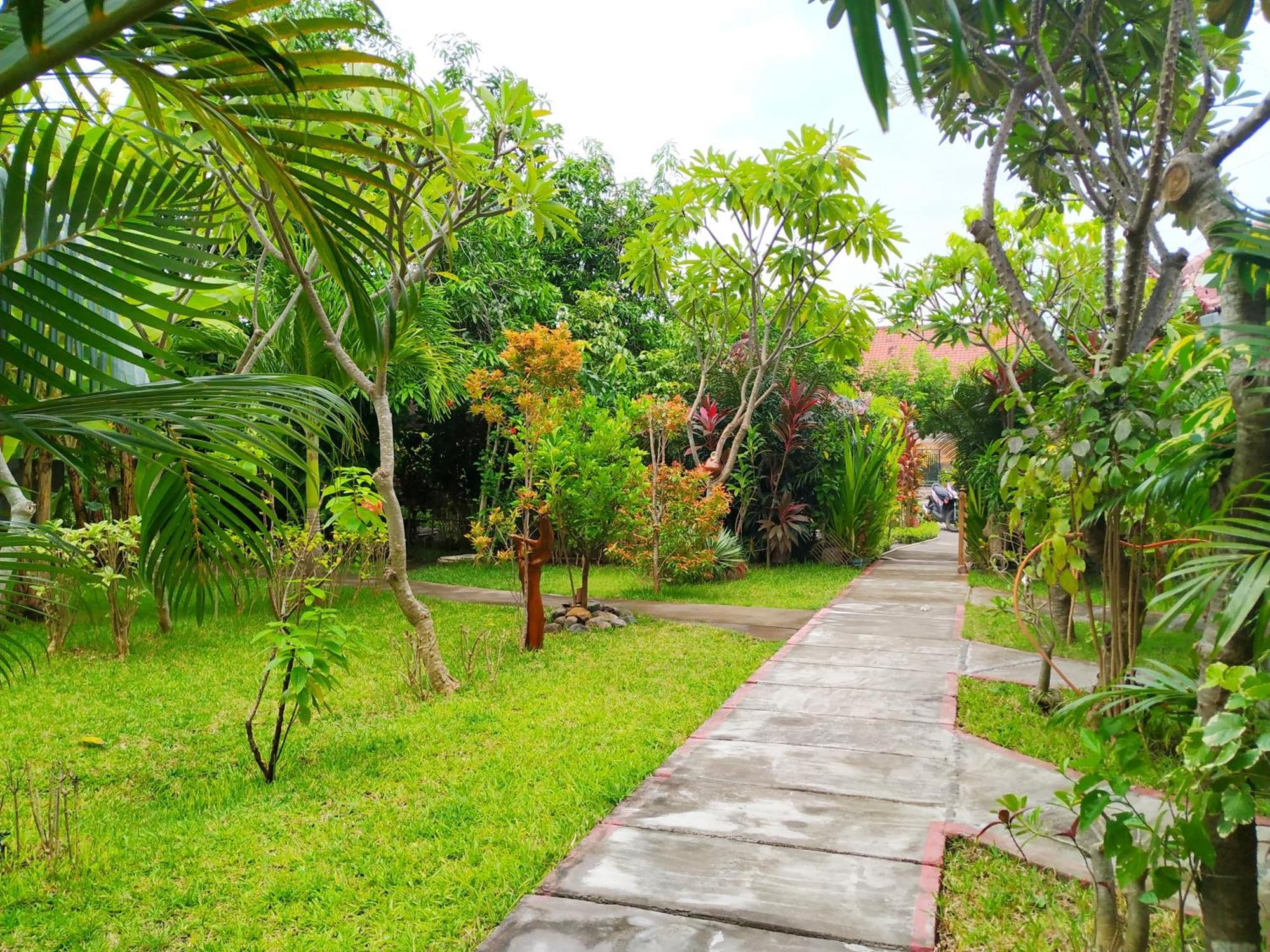 Asih Homestay ペムテラン エクステリア 写真