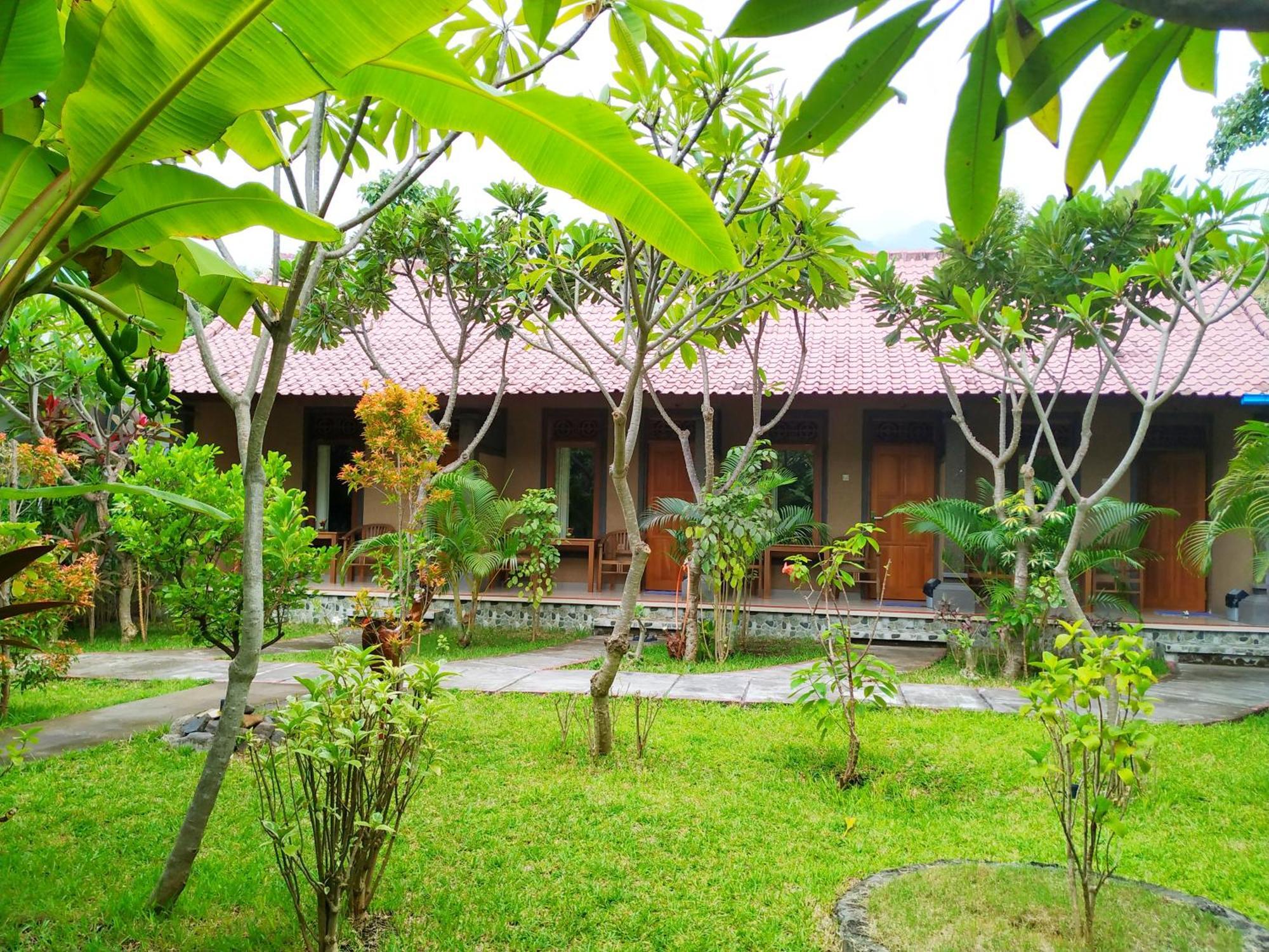 Asih Homestay ペムテラン エクステリア 写真
