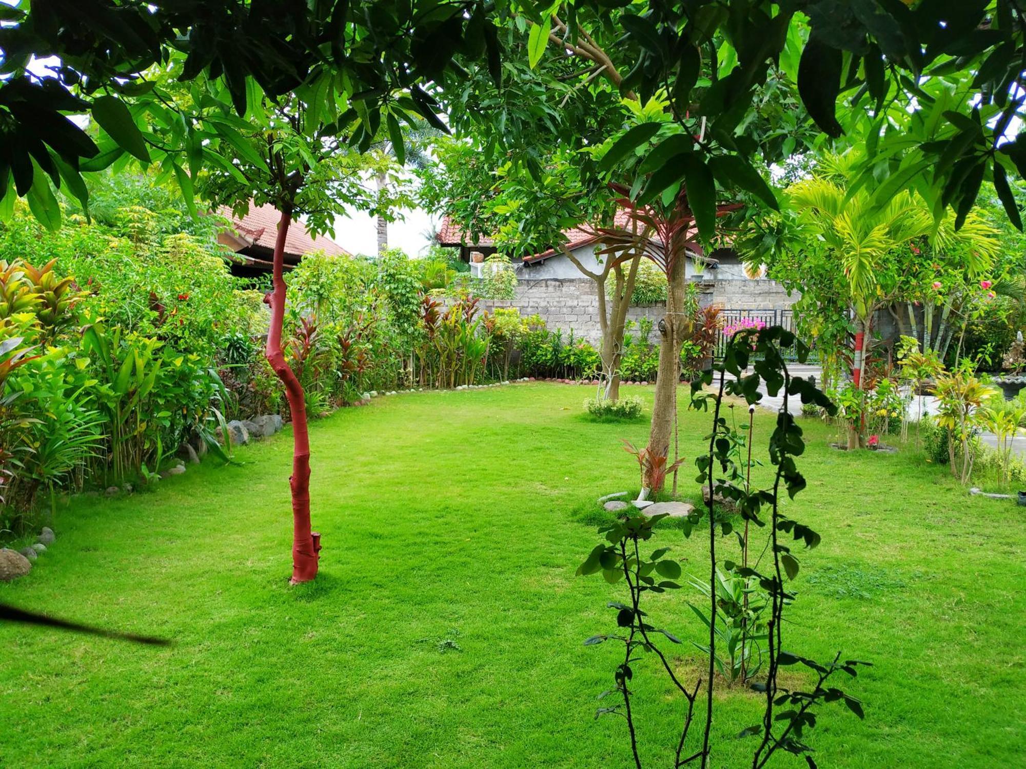Asih Homestay ペムテラン エクステリア 写真