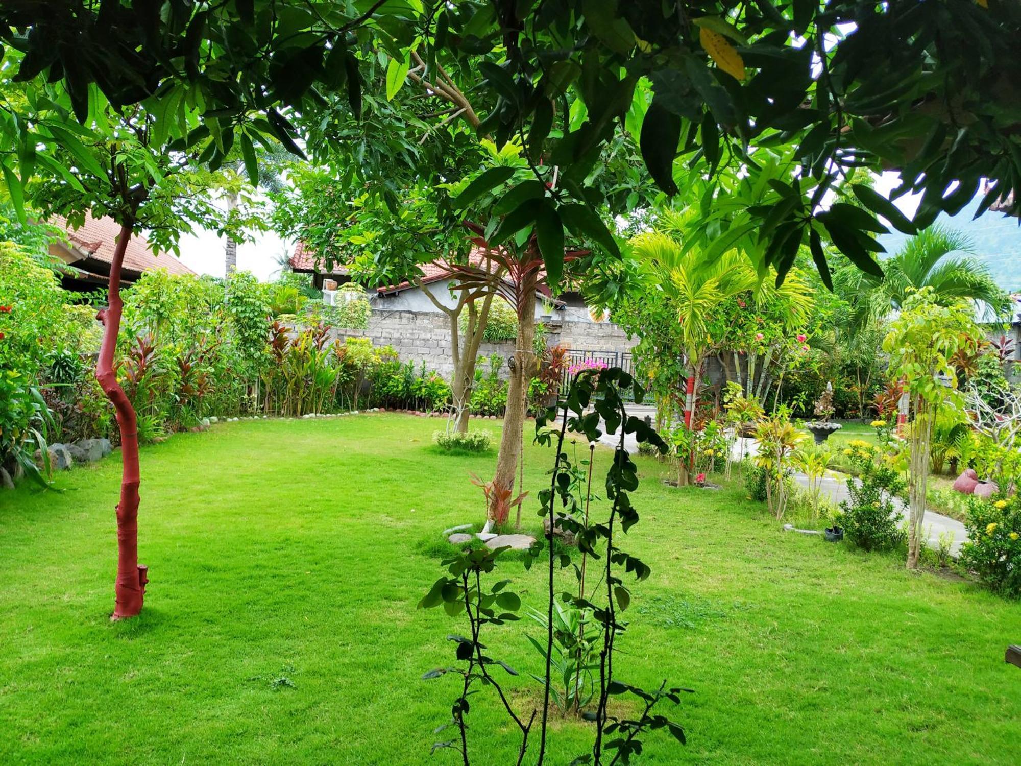 Asih Homestay ペムテラン エクステリア 写真