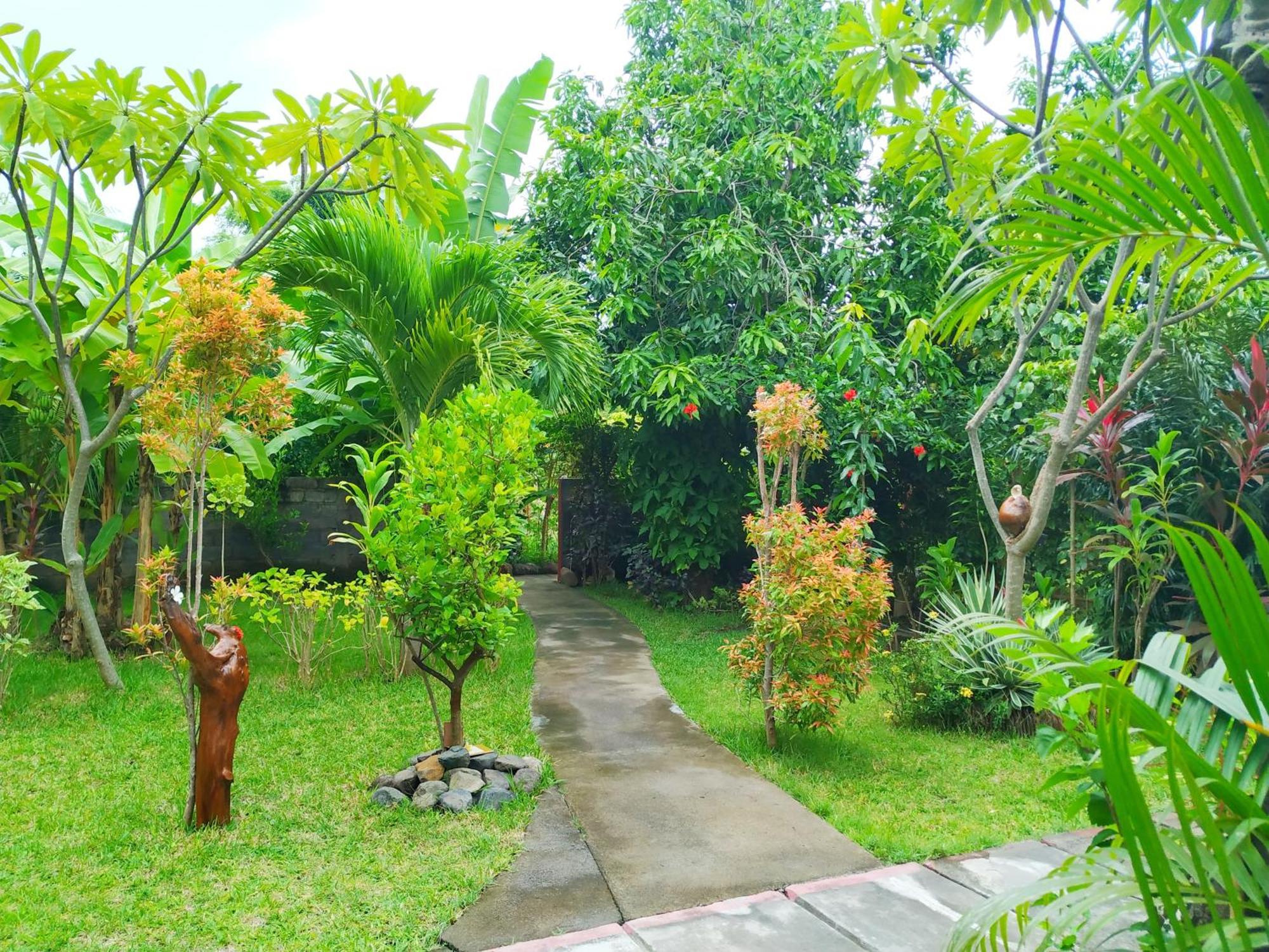 Asih Homestay ペムテラン エクステリア 写真