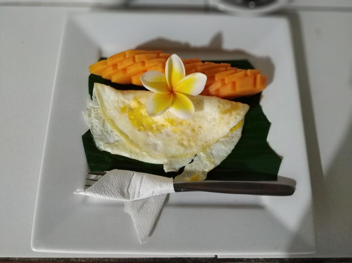 Asih Homestay ペムテラン エクステリア 写真